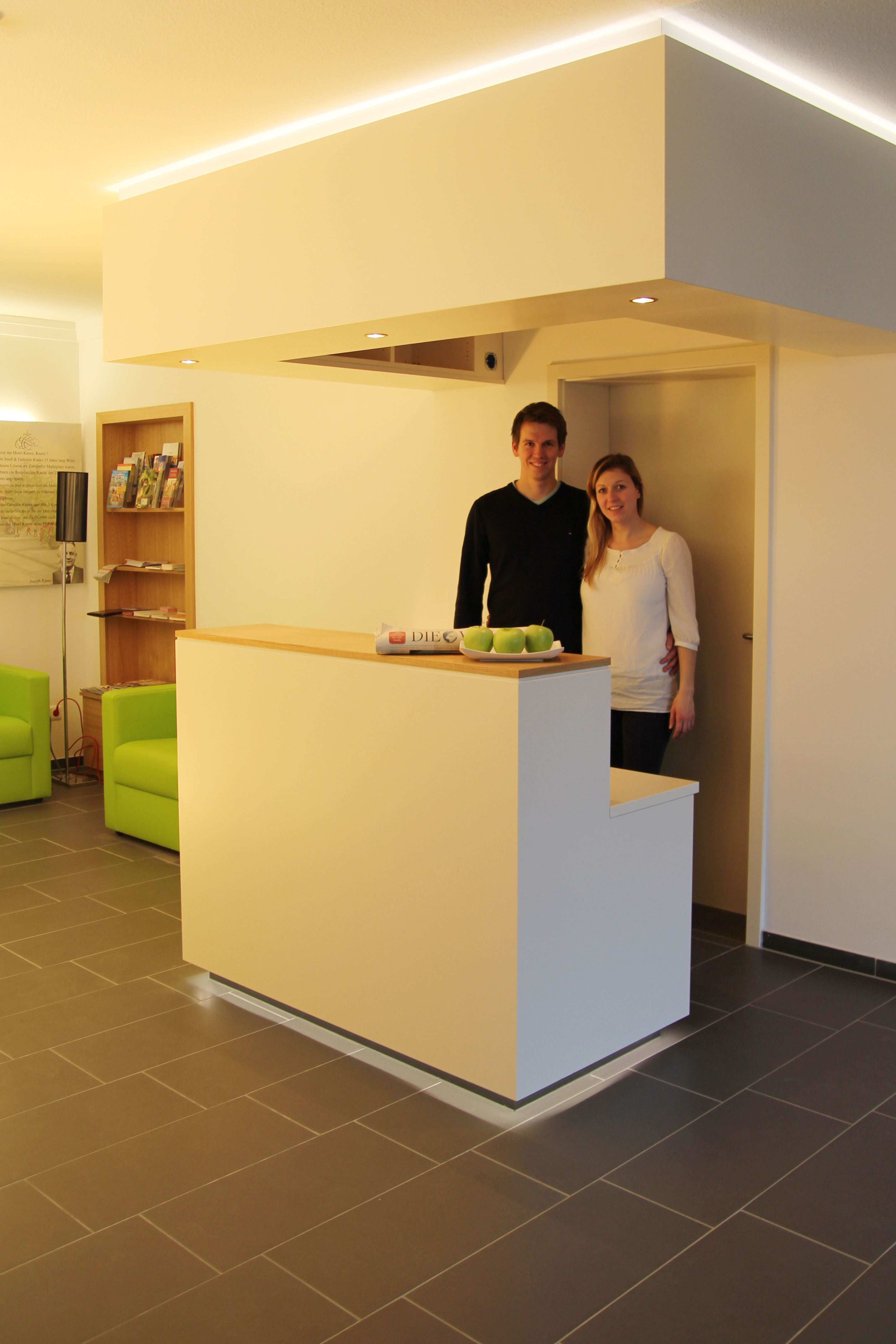 Rezeption und Inhaber im Hotel Knorz
