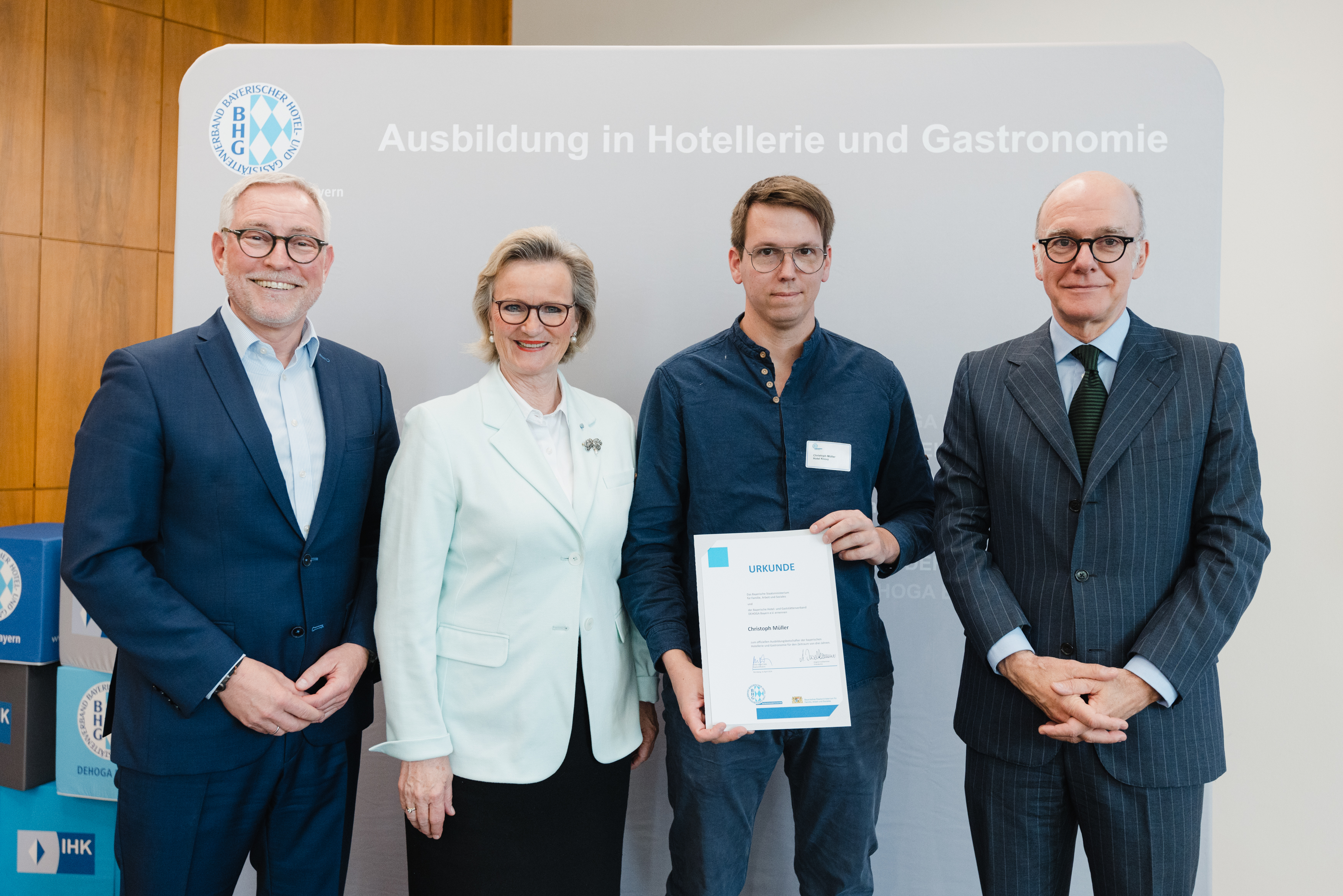 Auszeichnung für die Ausbildung im Hotel Knorz