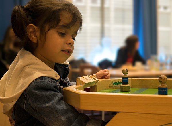 Familien und Gäste beim Spielen im Haus des Spiels Nürnberg